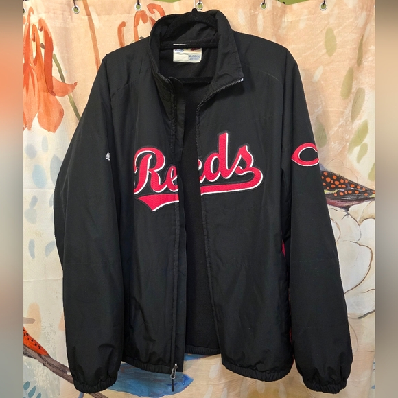 On-Field Cincinnati Reds Jacket - Picture 11 of 13